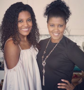 Taylor Pippen with her mom in 2017